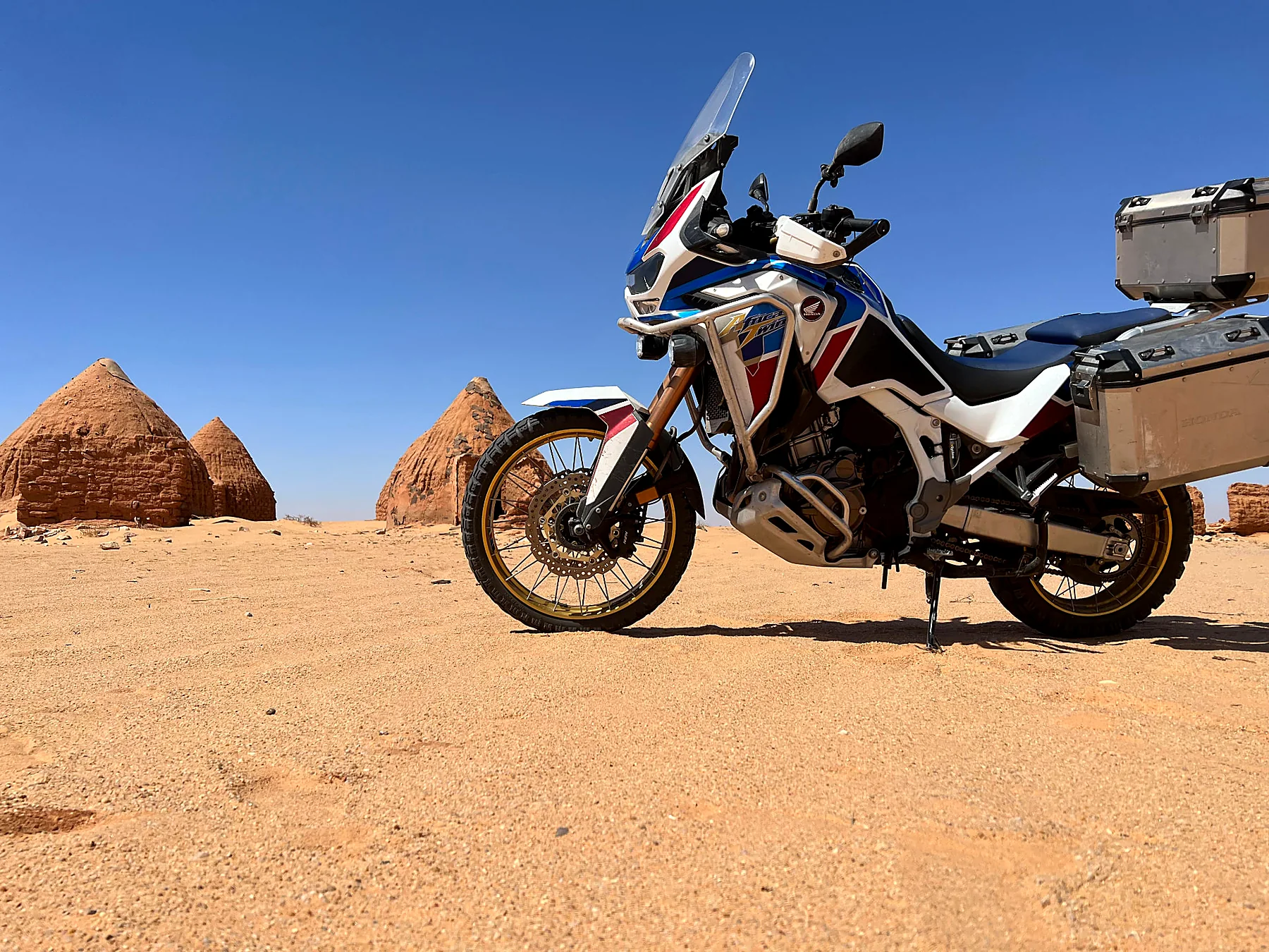 Honda Africa Twin adventure na pustyni