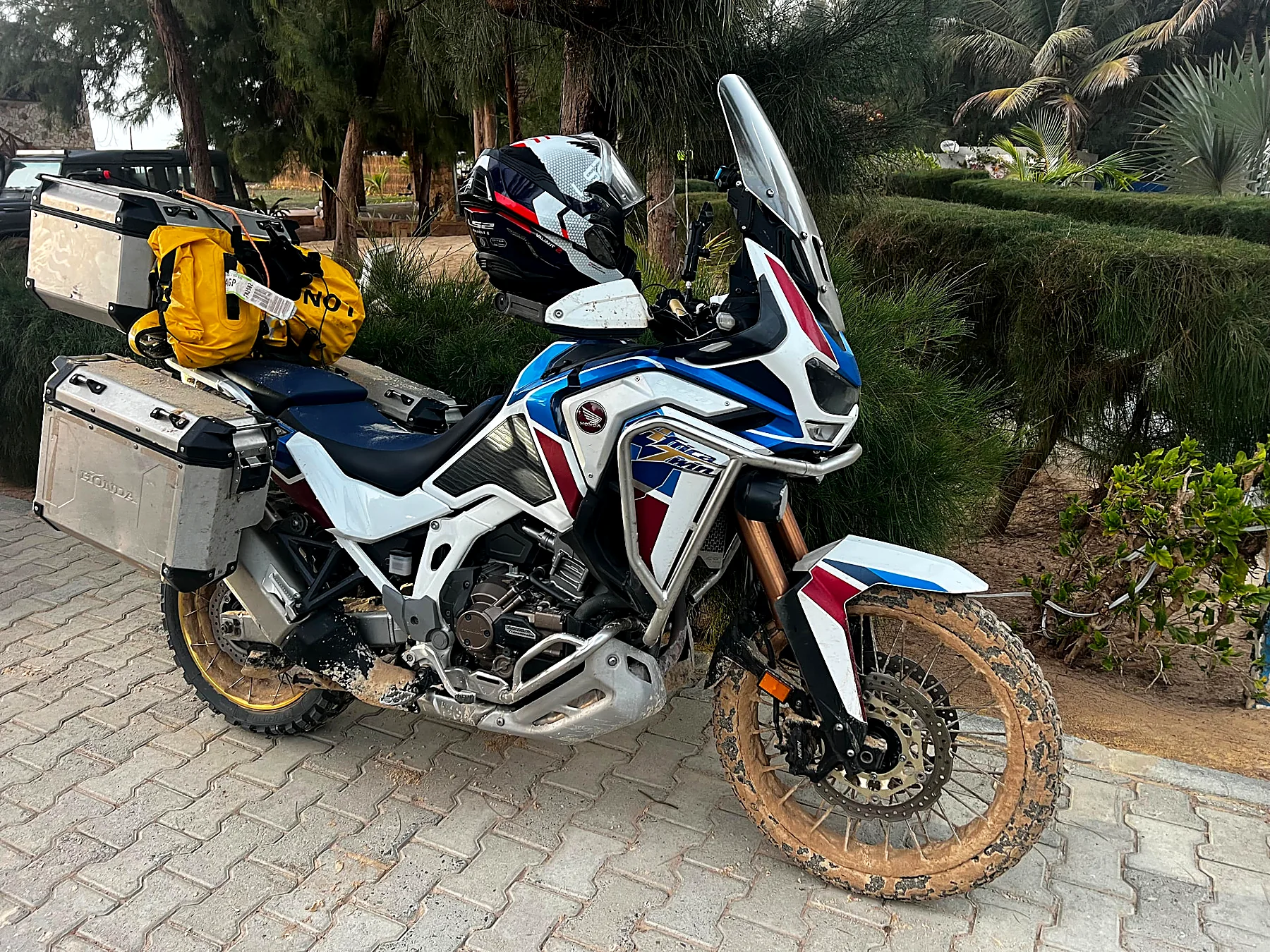 Honda Africa Twin CRF1100L DCT z profilu