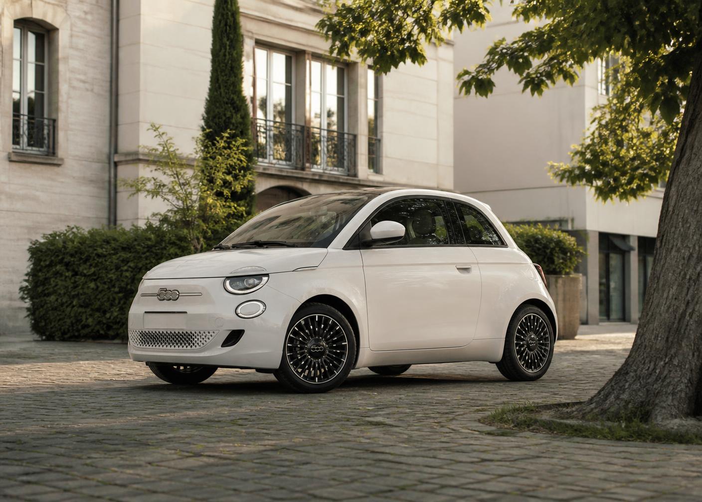 Fiat 500 w miejskim otoczeniu